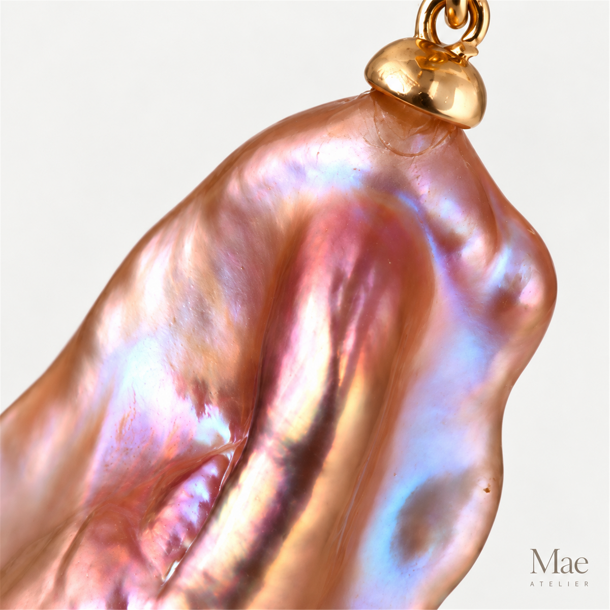 Large Baroque Pearl Pendant, Metallic Rainbow Pearl Charm, Removable Pearl Enhancer, 18K Gold Plated Clasp, Statement Pearl Jewelry — pearl detail