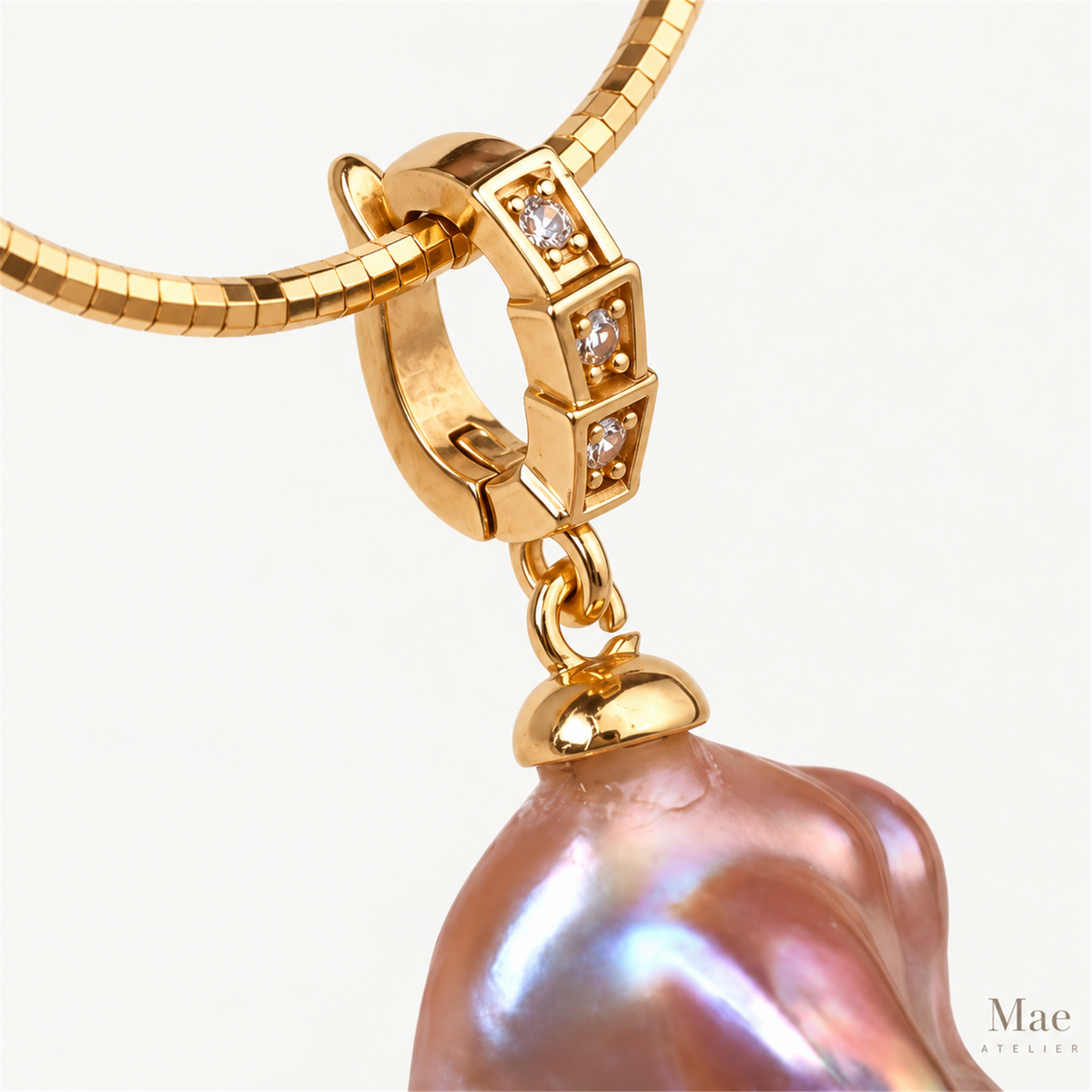 Large Baroque Pearl Pendant, Metallic Rainbow Pearl Charm, Removable Pearl Enhancer, 18K Gold Plated Clasp, Statement Pearl Jewelry — hardware detail